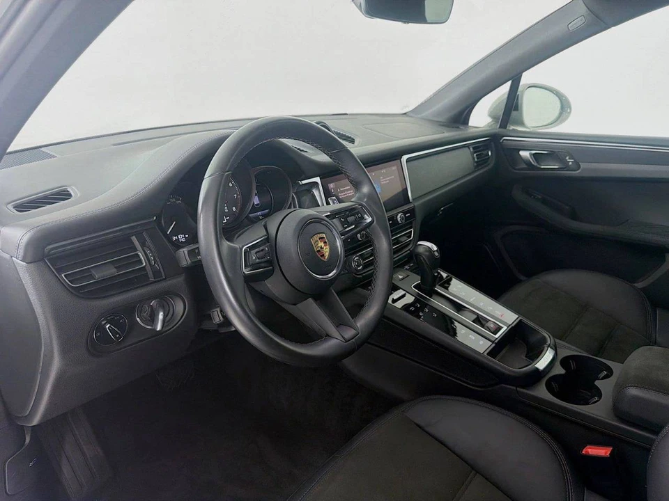 2023 Porsche Macan GTS - Image 4 of 5