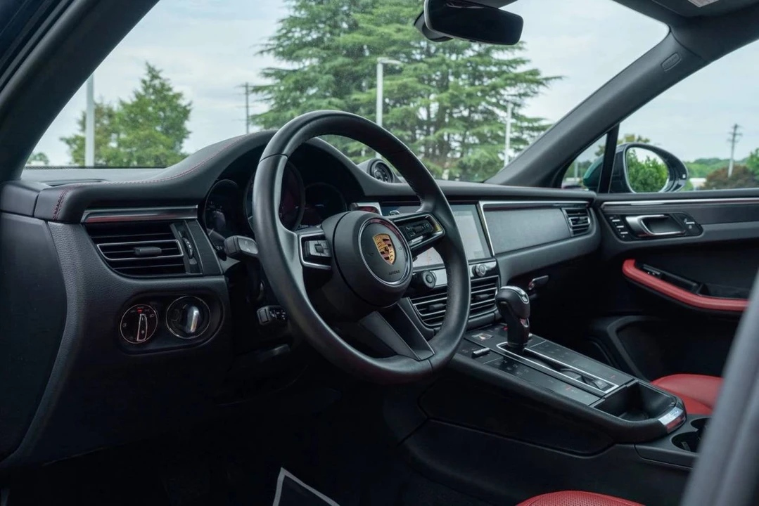 2023 Porsche Macan GTS - Image 4 of 5