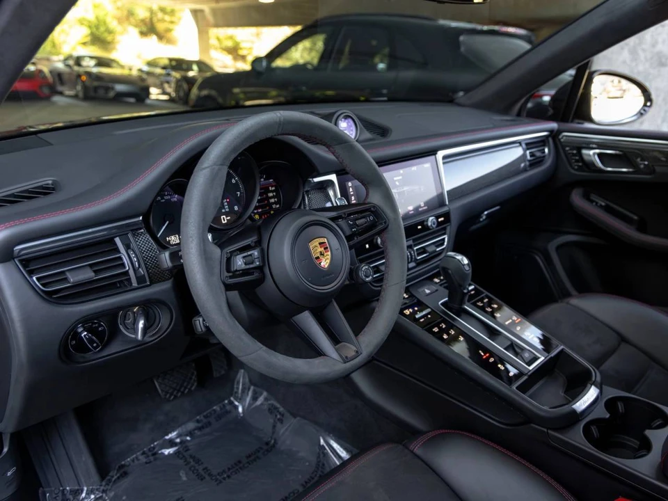 2023 Porsche Macan GTS - Image 4 of 5