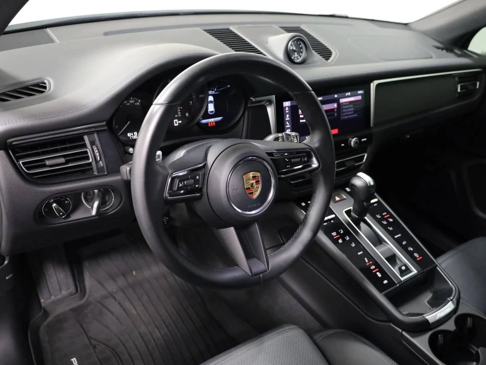 2023 Porsche Macan GTS - Image 4 of 5