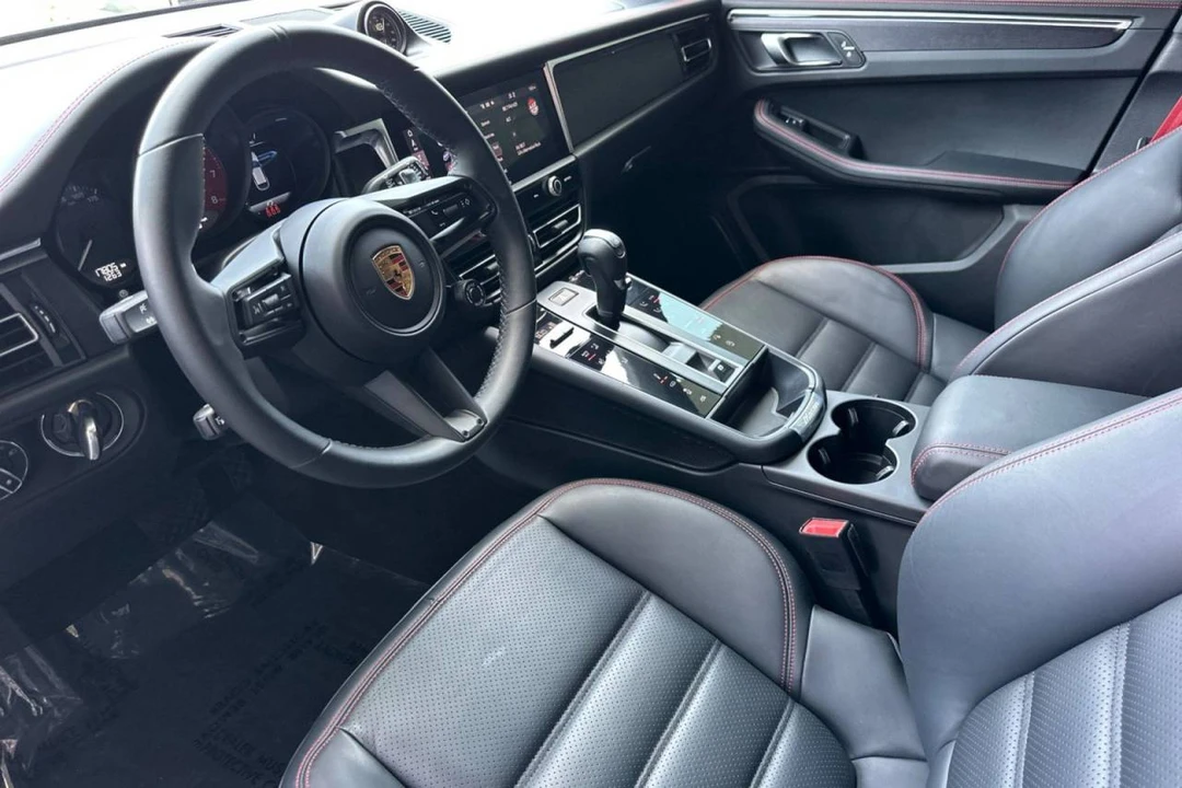 2023 Porsche Macan GTS - Image 4 of 5