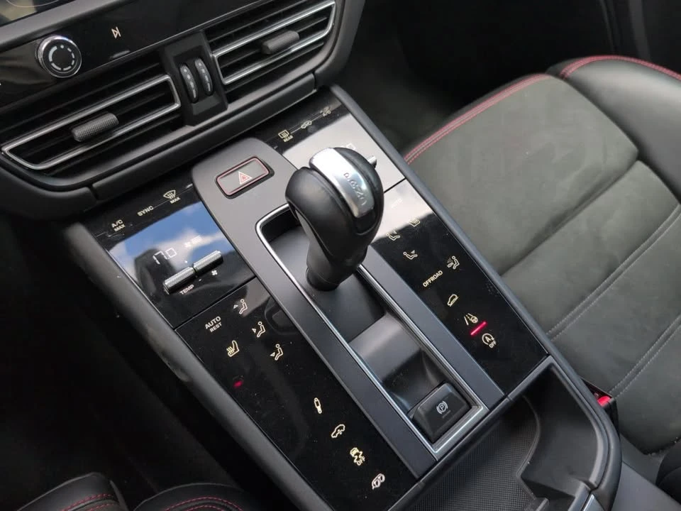 2023 Porsche Macan GTS - Image 16 of 20