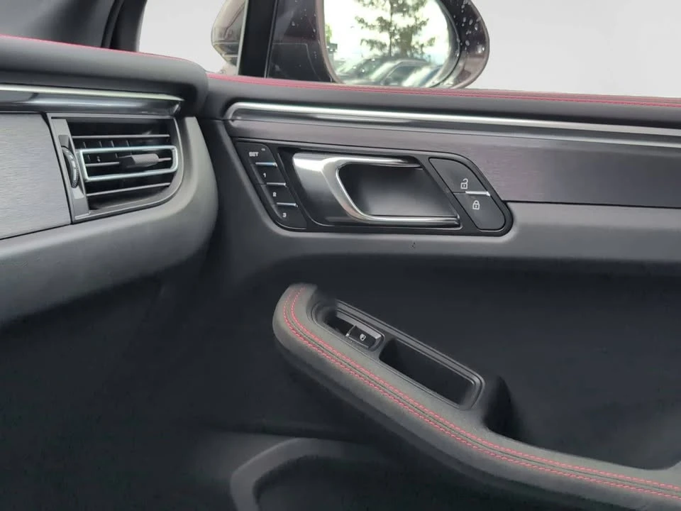 2023 Porsche Macan GTS - Image 18 of 20
