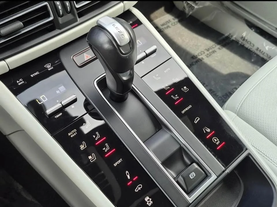 2023 Porsche Macan GTS - Image 12 of 18