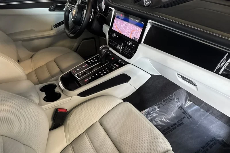 2023 Porsche Macan GTS - Image 13 of 20