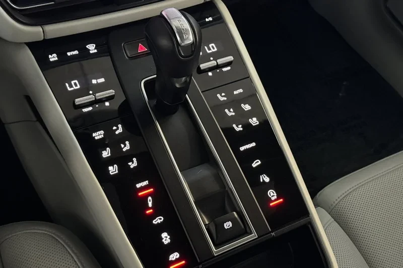 2023 Porsche Macan GTS - Image 16 of 20