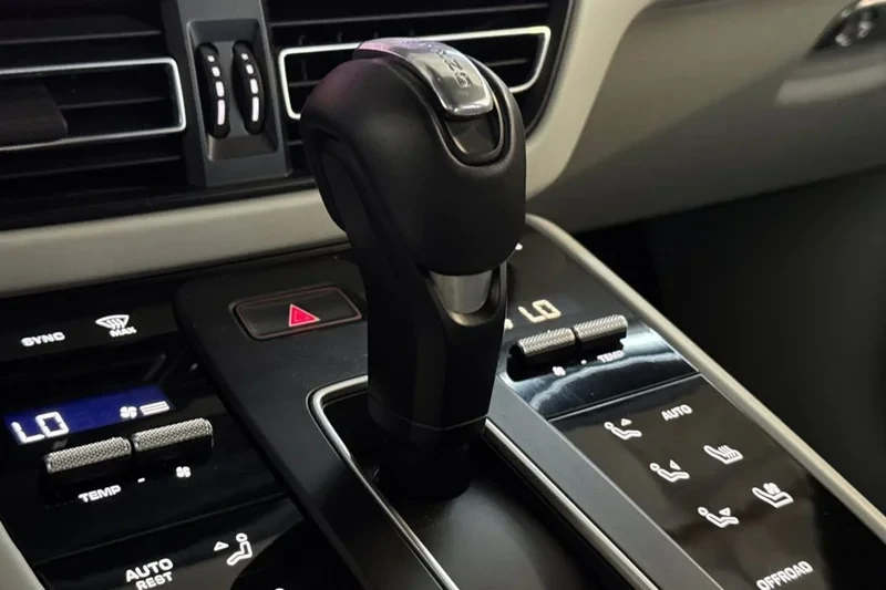 2023 Porsche Macan GTS - Image 17 of 20