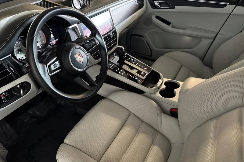 2023 Porsche Macan GTS - Image 9 of 20