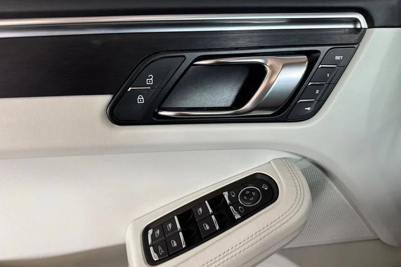 2023 Porsche Macan GTS - Image 10 of 20