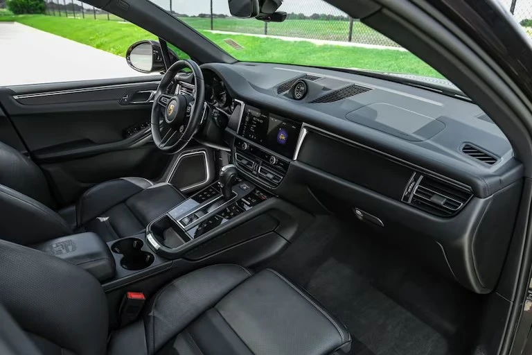 2023 Porsche Macan GTS - Image 8 of 18