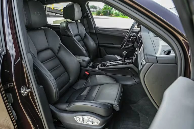 2023 Porsche Macan GTS - Image 13 of 18