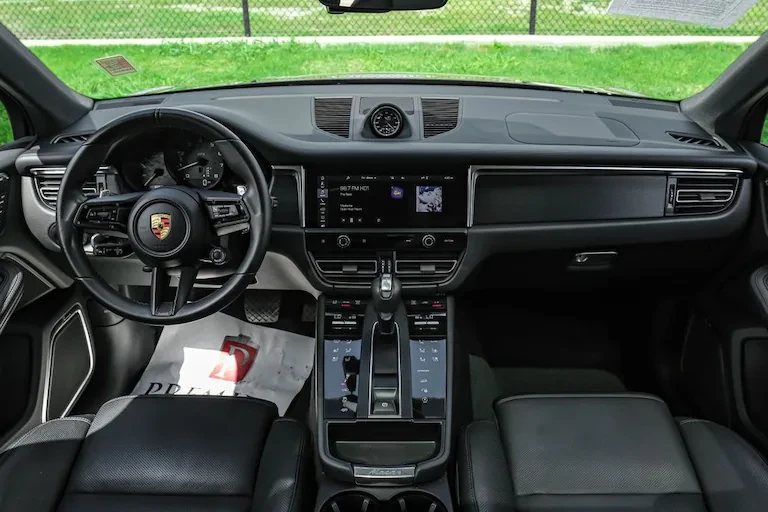 2023 Porsche Macan GTS - Image 9 of 18