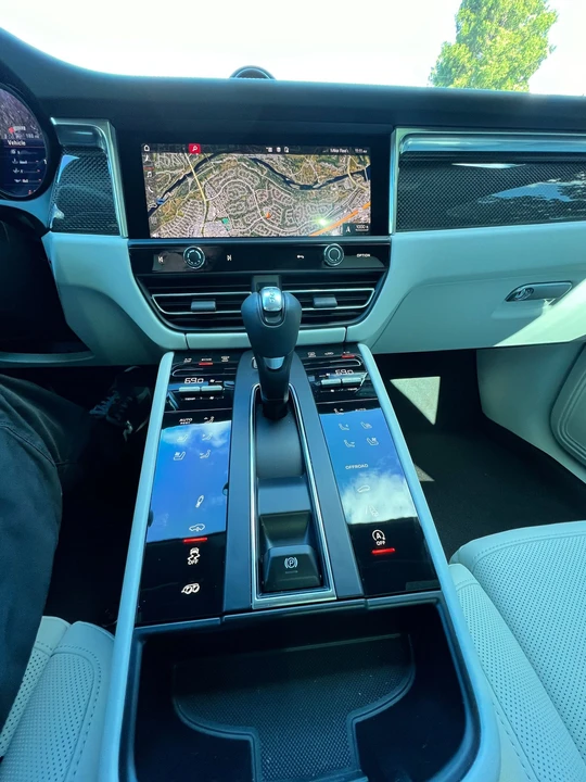 2023 Porsche Macan GTS - Image 10 of 16