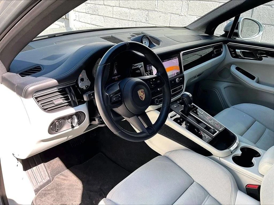2023 Porsche Macan GTS - Image 4 of 5