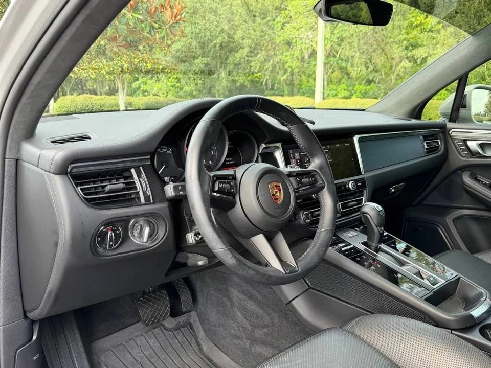 2023 Porsche Macan GTS - Image 4 of 5