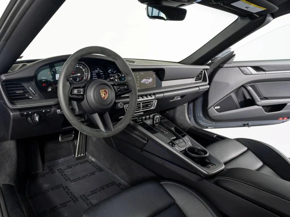 2023 Porsche Macan GTS - Image 4 of 5