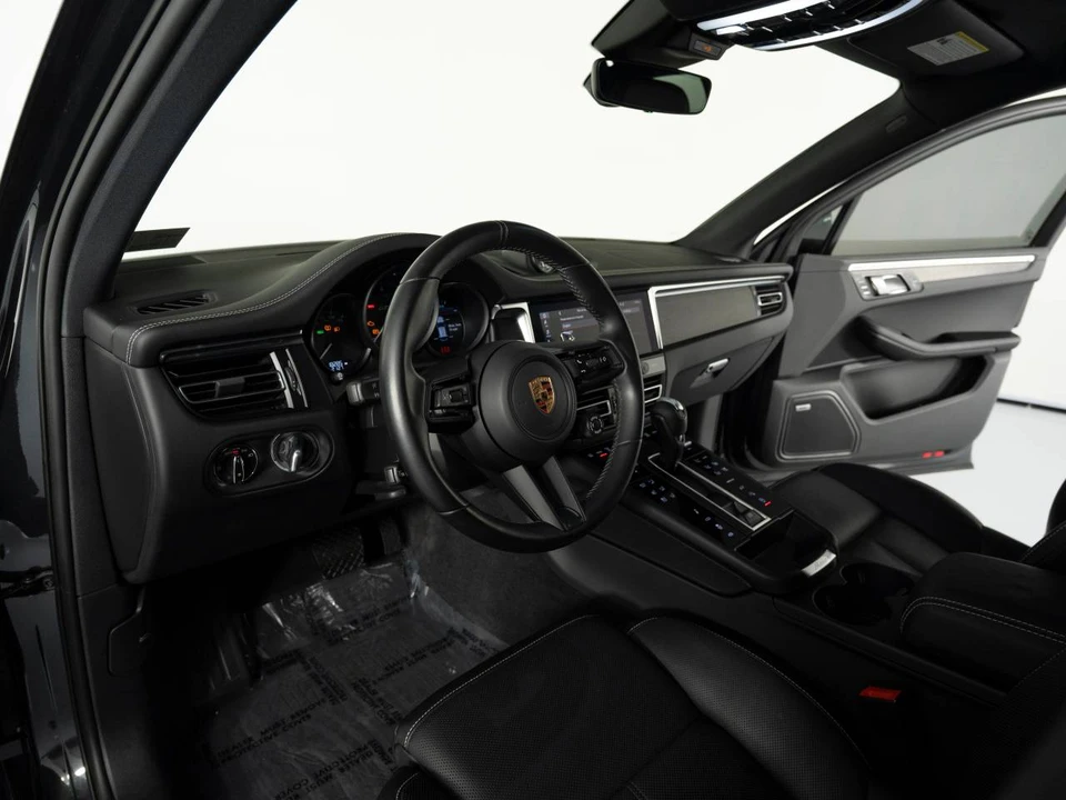 2023 Porsche Macan GTS - Image 4 of 4