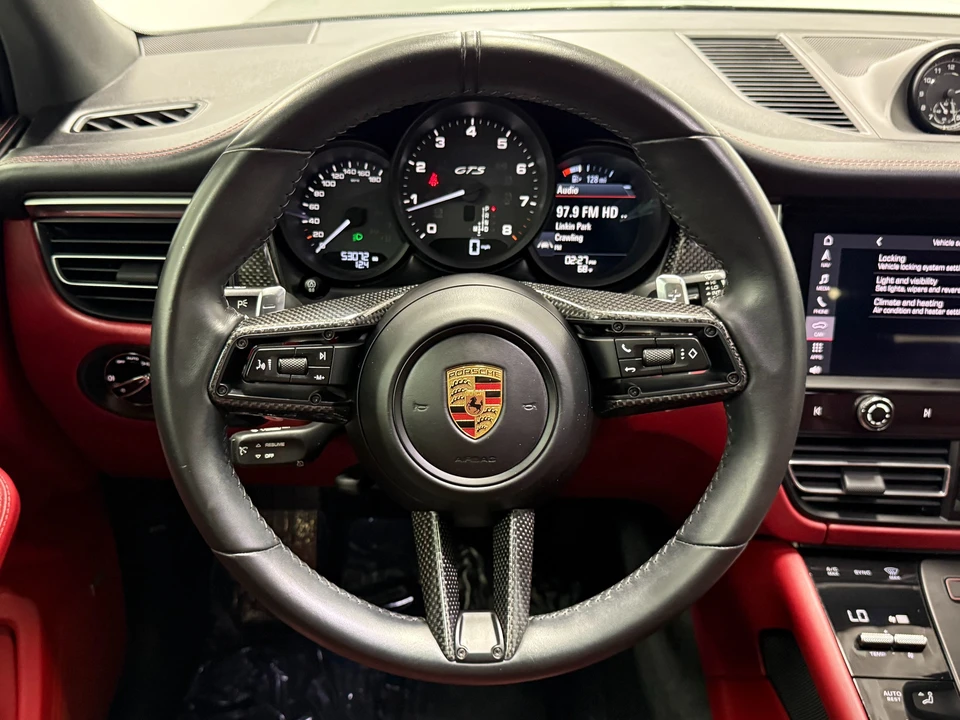 2023 Porsche Macan - Image 21 of 31