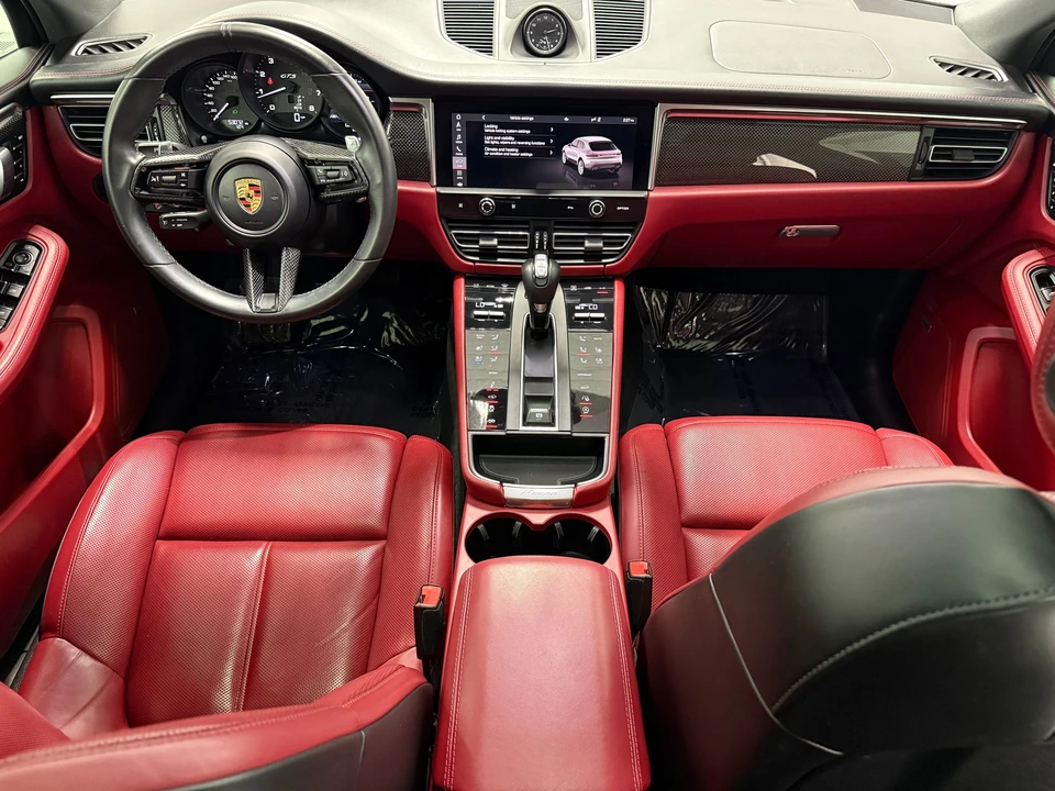 2023 Porsche Macan - Image 16 of 31