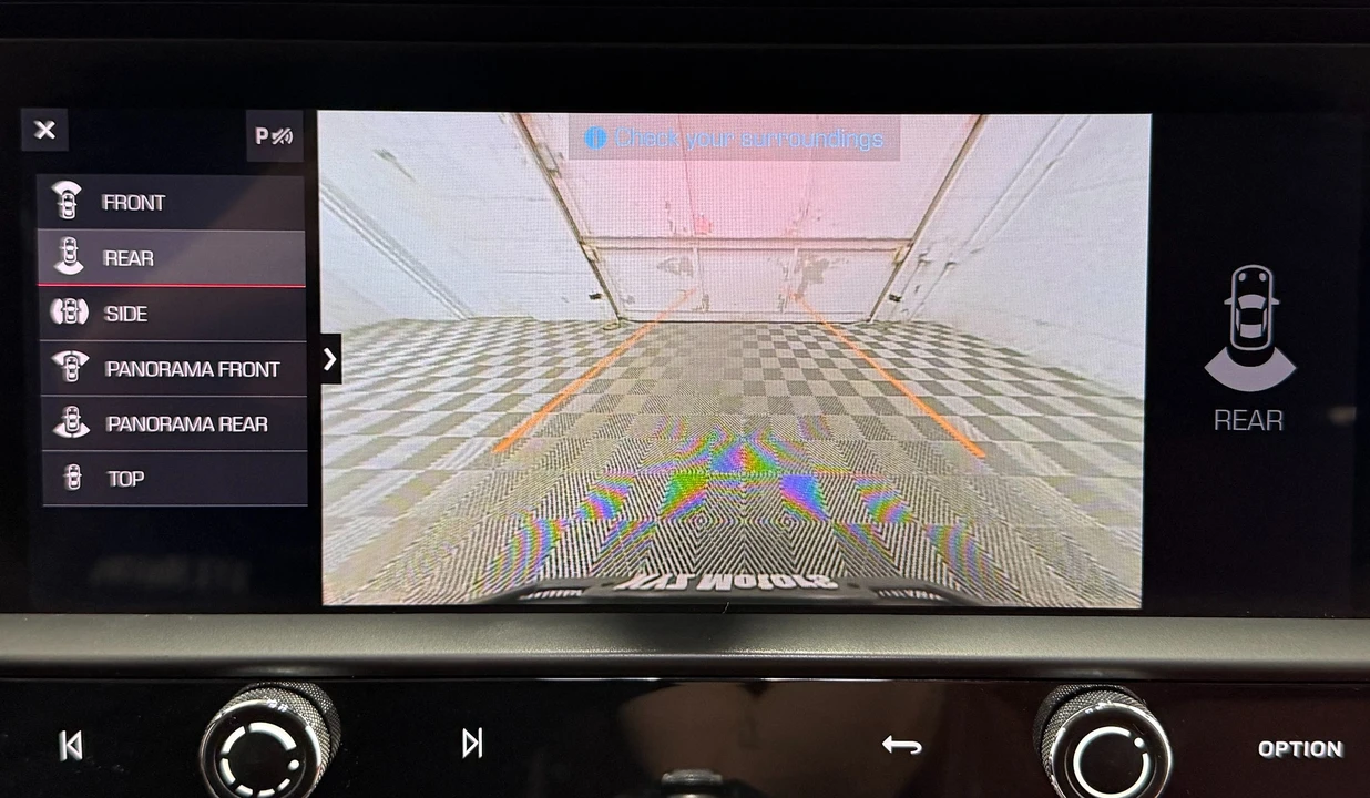 2023 Porsche Macan - Image 29 of 31