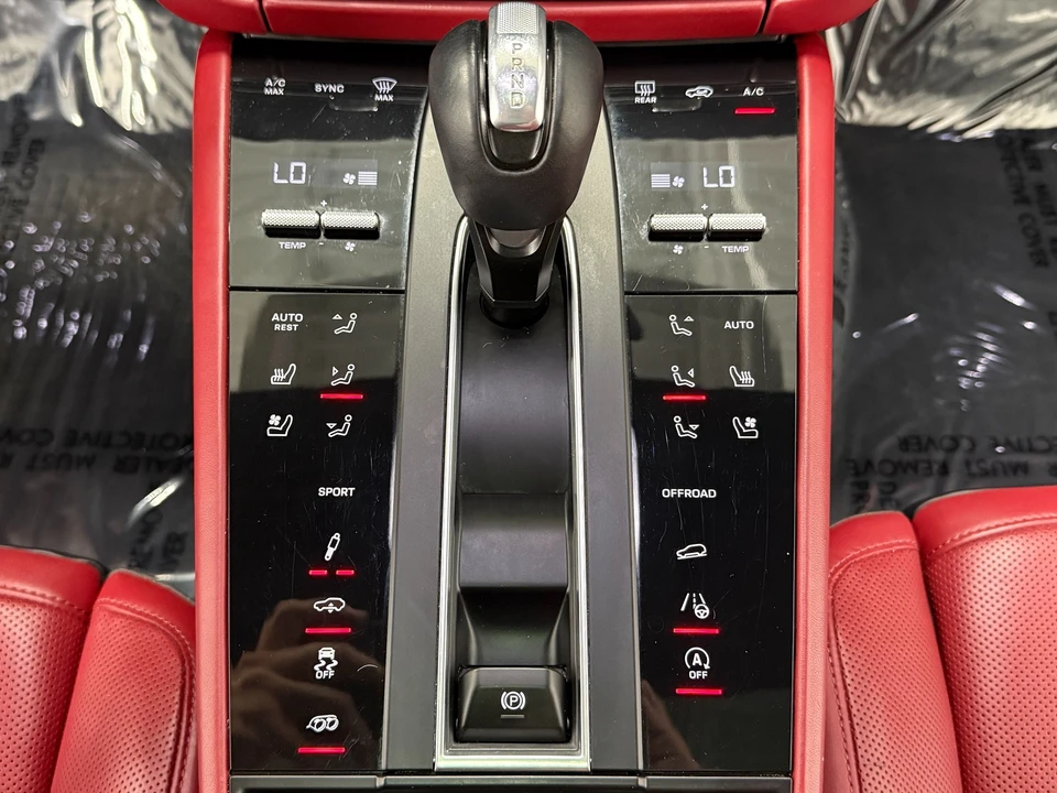 2023 Porsche Macan - Image 30 of 31