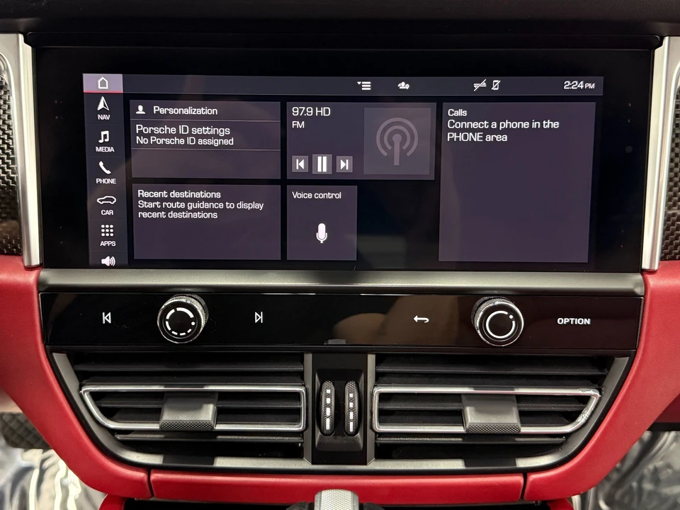 2023 Porsche Macan - Image 27 of 31
