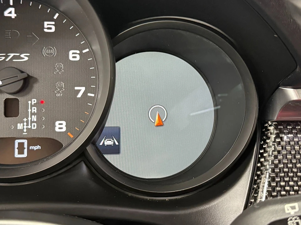 2023 Porsche Macan - Image 24 of 31