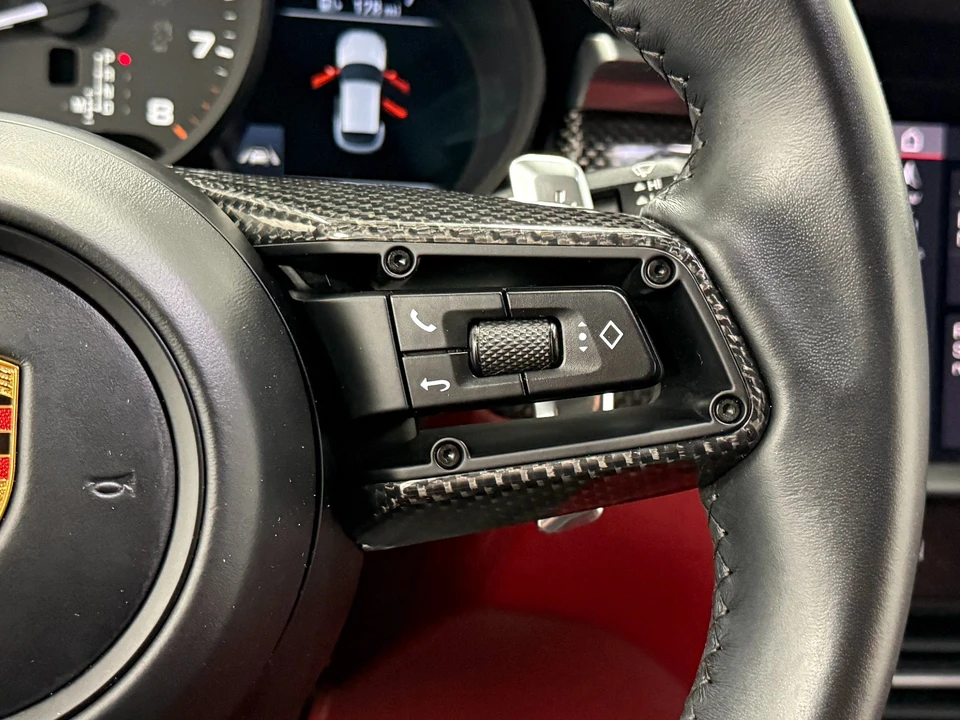 2023 Porsche Macan - Image 23 of 31