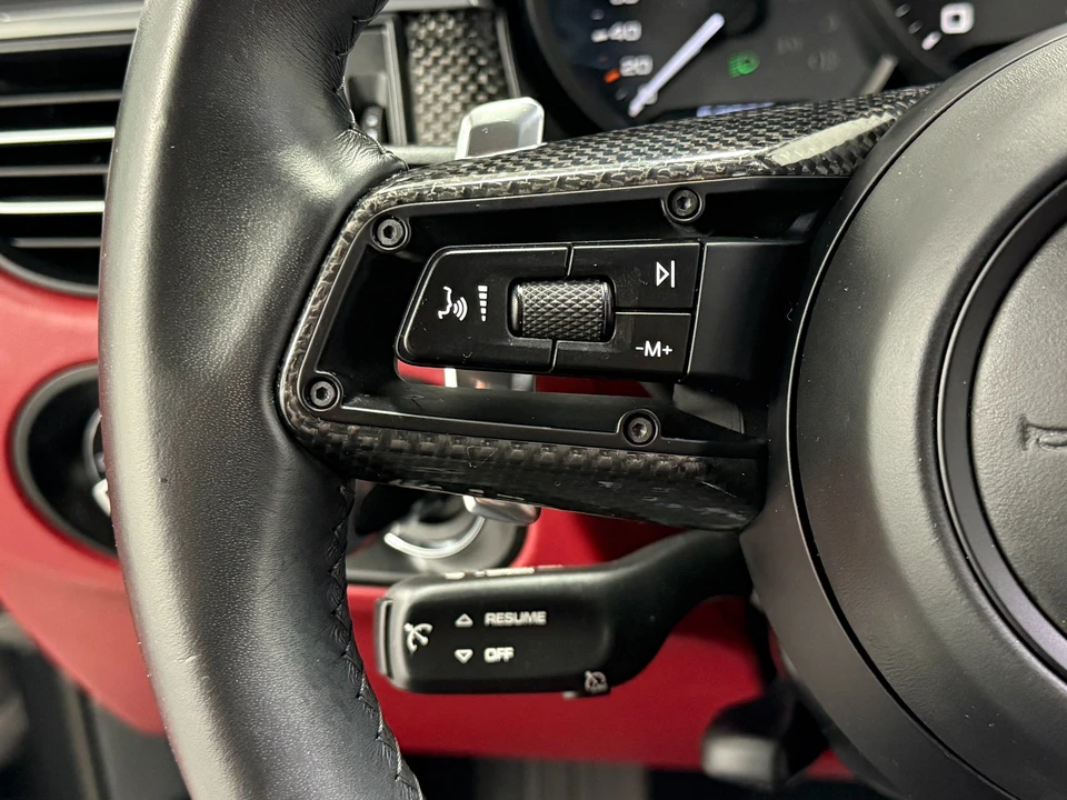 2023 Porsche Macan - Image 22 of 31