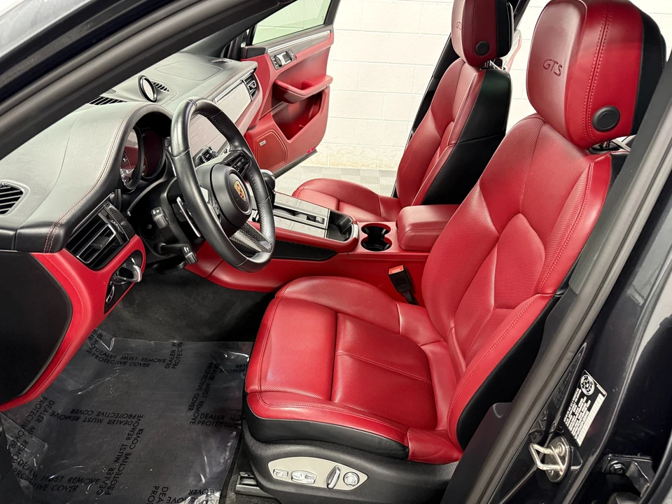 2023 Porsche Macan - Image 14 of 31