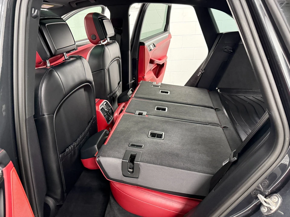 2023 Porsche Macan - Image 18 of 31