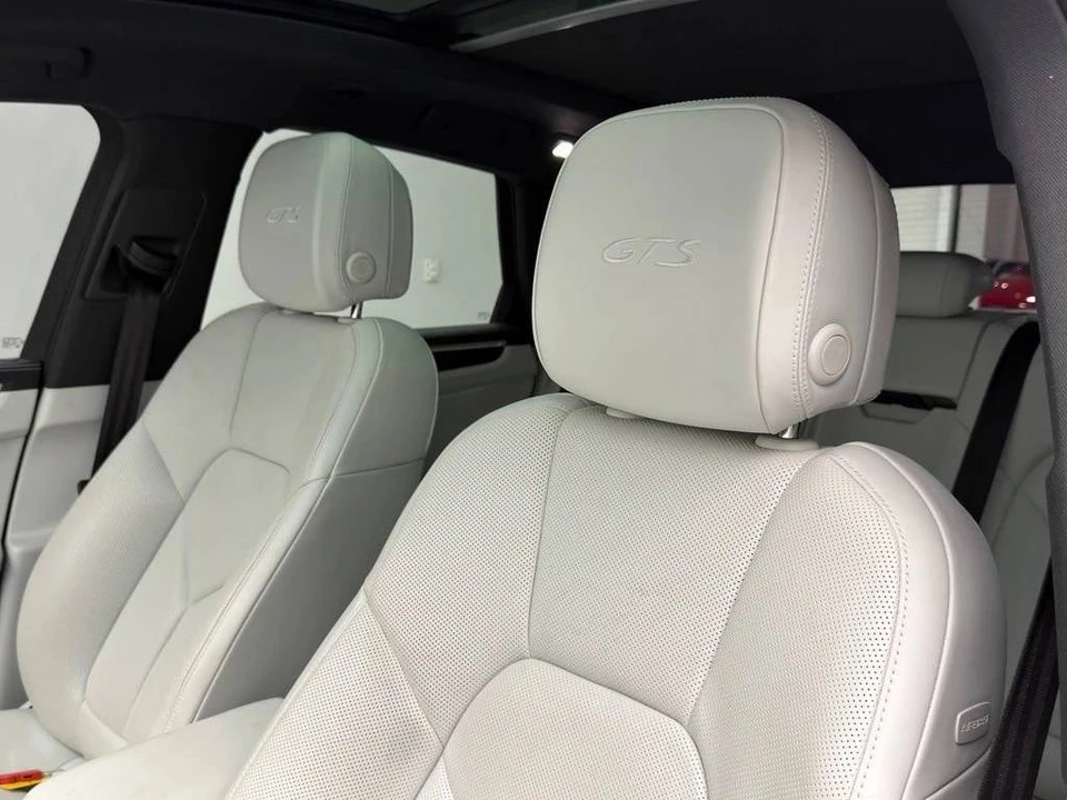 2023 Porsche Macan GTS - Image 5 of 5