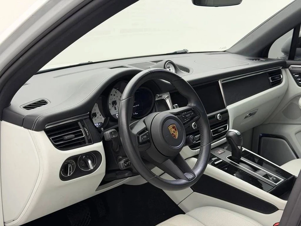 2023 Porsche Macan GTS - Image 4 of 5