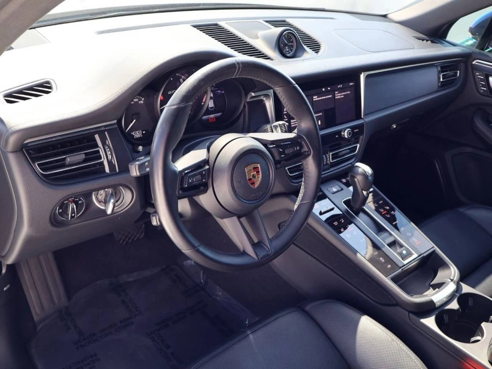 2023 Porsche Macan GTS - Image 4 of 5