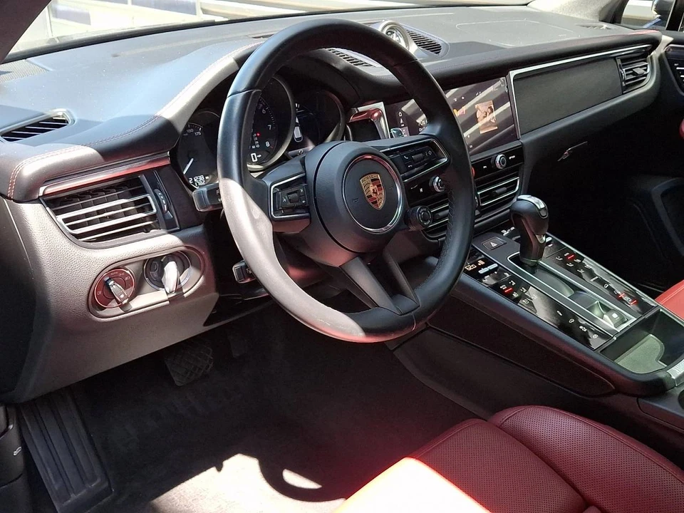 2023 Porsche Macan GTS - Image 4 of 5