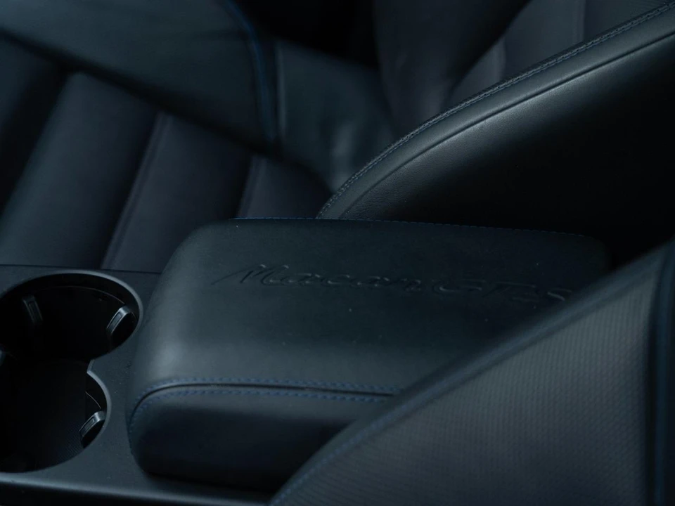 2023 Porsche Macan GTS - Image 19 of 31