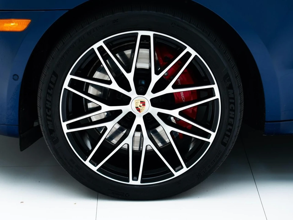 2023 Porsche Macan GTS - Image 13 of 31