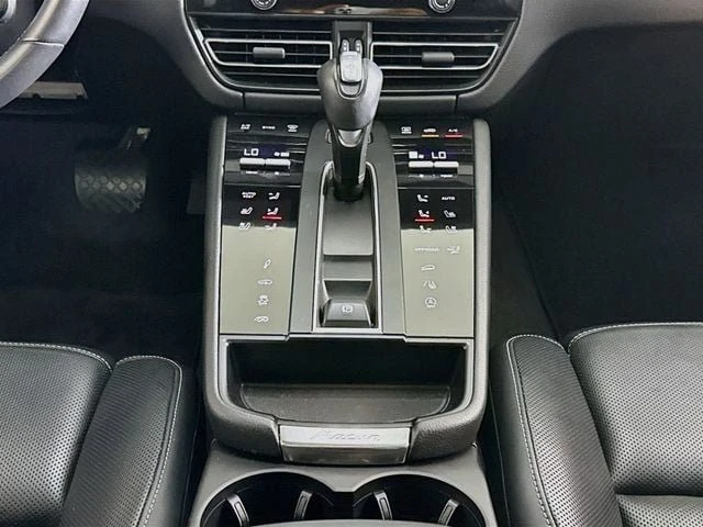 2023 Porsche Macan GTS - Image 16 of 20