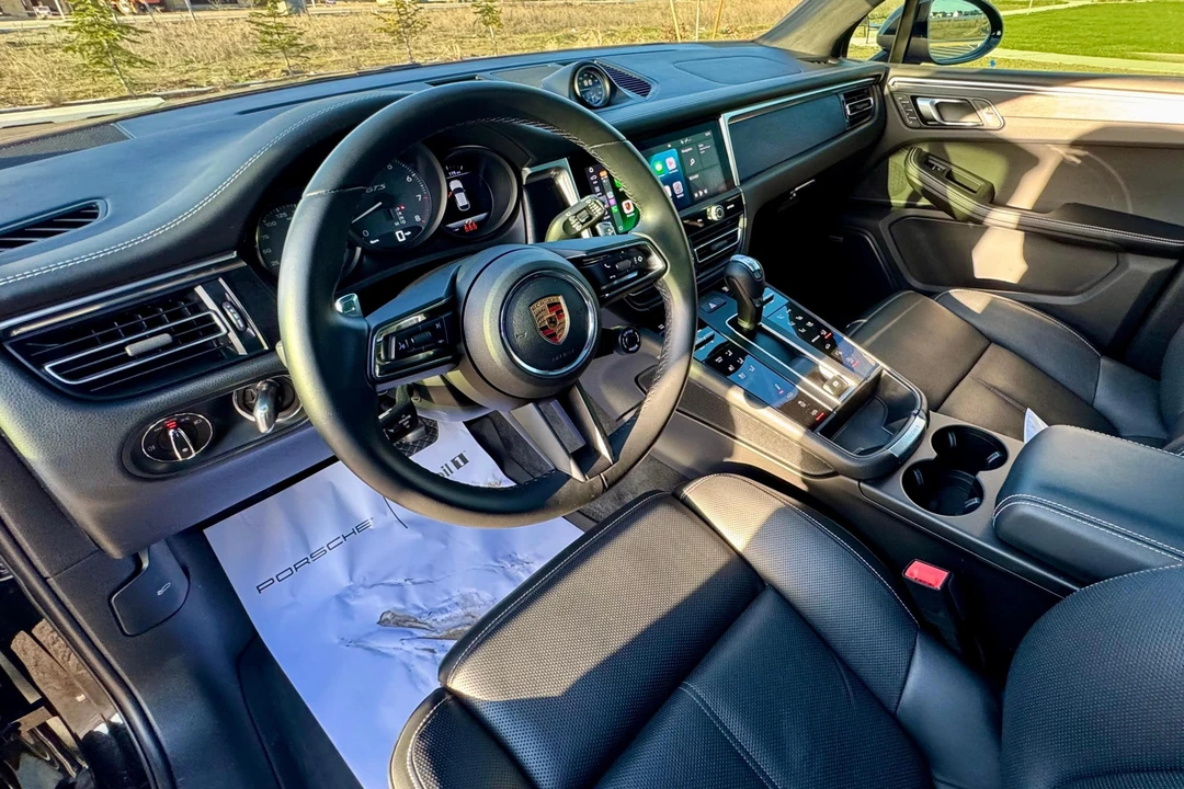 2023 Porsche Macan GTS - Image 18 of 31