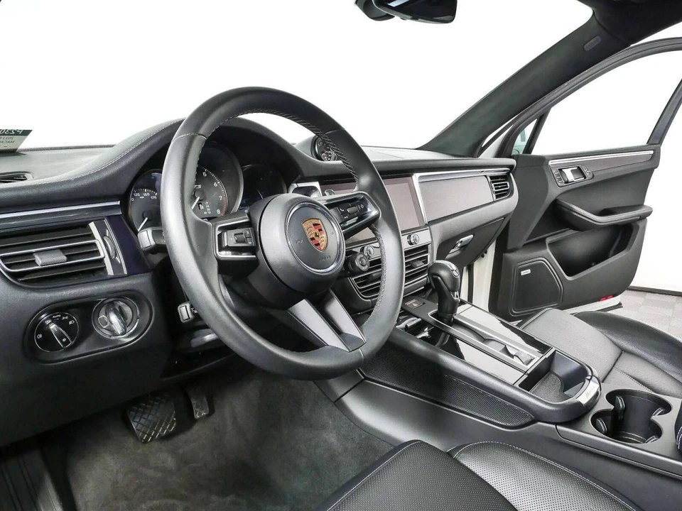 2023 Porsche Macan GTS - Image 4 of 5