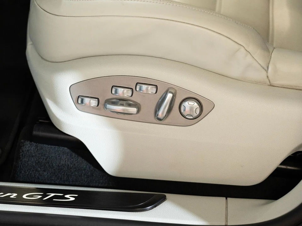 2023 Porsche Macan GTS - Image 14 of 30