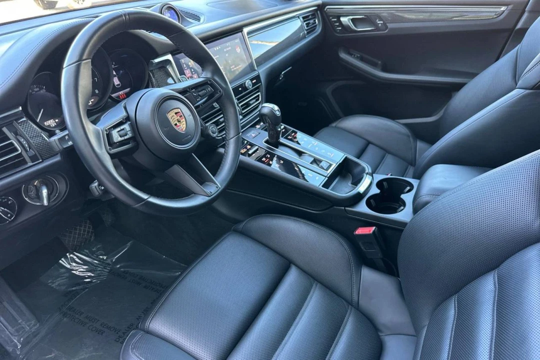 2023 Porsche Macan GTS - Image 4 of 5