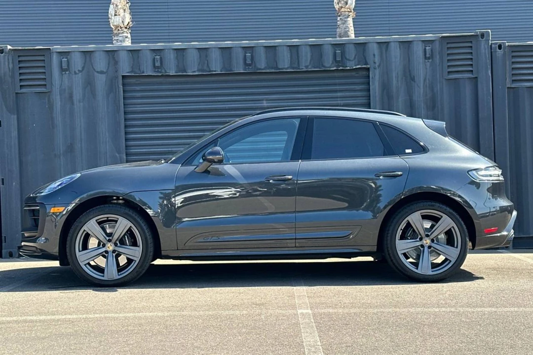 2023 Porsche Macan GTS - Image 2 of 5