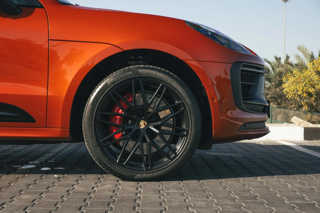 2023 Porsche Macan GTS - Image 27 of 31