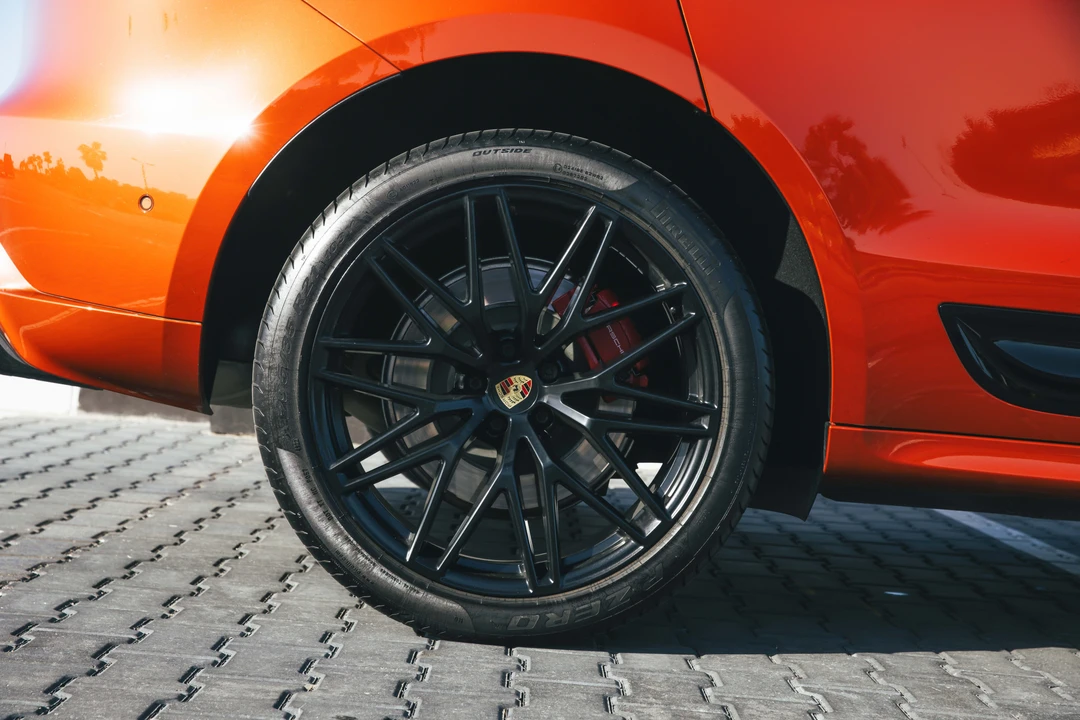 2023 Porsche Macan GTS - Image 28 of 31