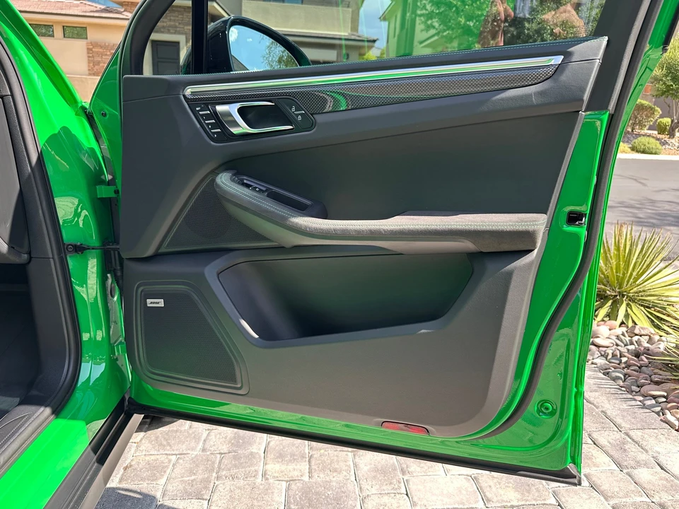 2023 Porsche Macan GTS - Image 25 of 31