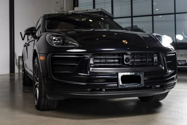 2023 Porsche Macan - Image 2 of 10