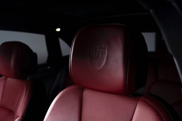2023 Porsche Macan - Image 9 of 10