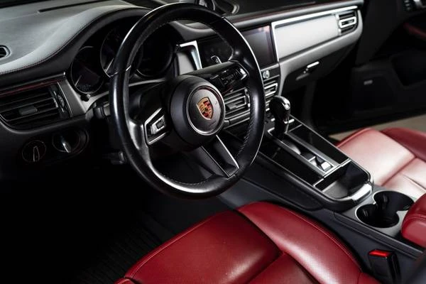 2023 Porsche Macan - Image 7 of 10