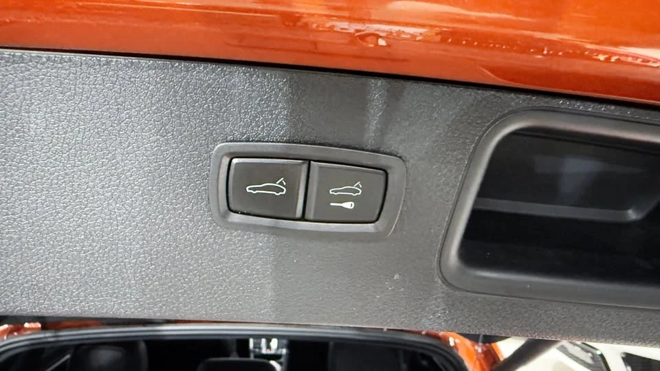 2023 Porsche Macan T - Image 12 of 20